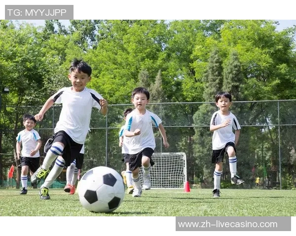 推动校园足球发展助力青少年全面成长与健康生活方式的探索与实践